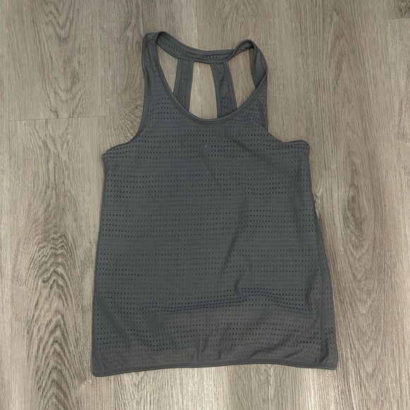 Lot of 7 Tek Gear Tanks S/ M - Picture 2 of 8